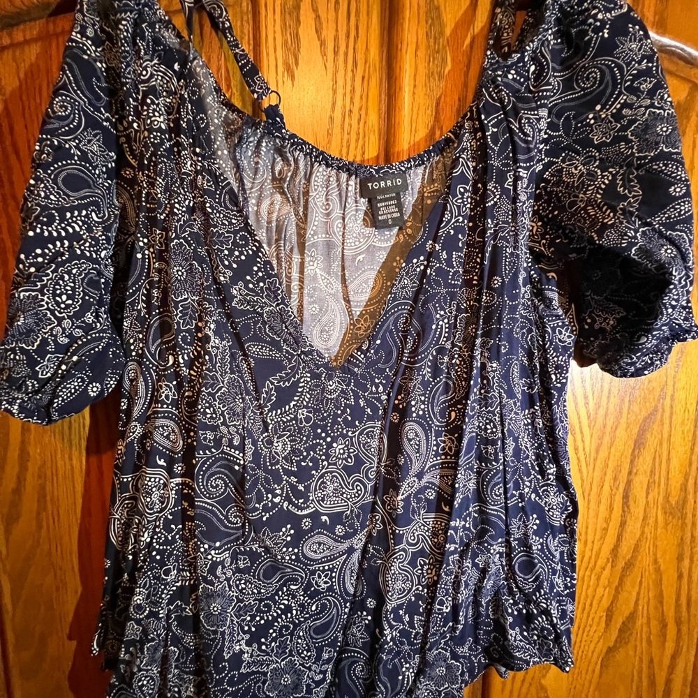 2 for $12 💲⬇️ - Torrid Dark Blue Paisley Blouse
